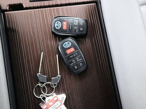 Used 2022 Toyota Sienna XLE FWD image 20