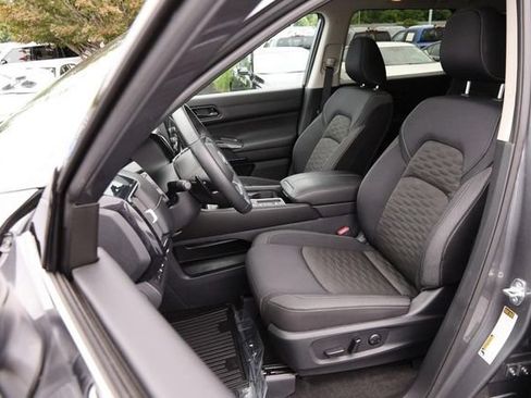 Certified 2025 Nissan Pathfinder SV w/ SV Premium Package FWD image 9