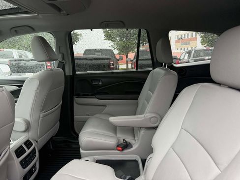 Used 2019 Honda Pilot Touring image 18