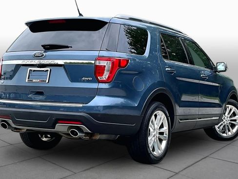 Used 2018 Ford Explorer XLT w/ Equipment Group 202A AWD/4WD image 13