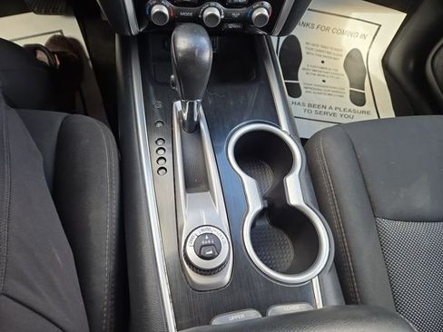 Used 2020 Nissan Pathfinder SV image 25