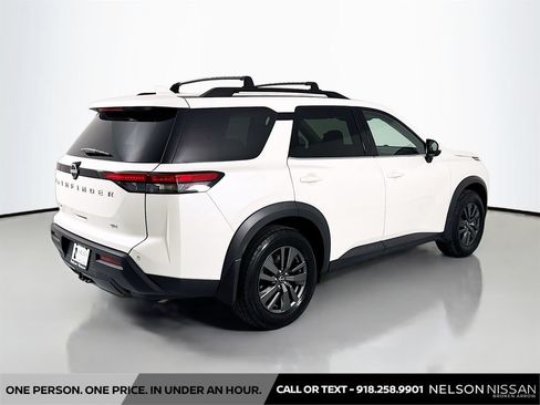 Used 2022 Nissan Pathfinder SV FWD image 5