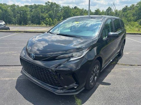 Certified 2025 Toyota Sienna XSE AWD/4WD image 7