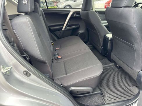 Used 2018 Toyota RAV4 XLE AWD/4WD image 15