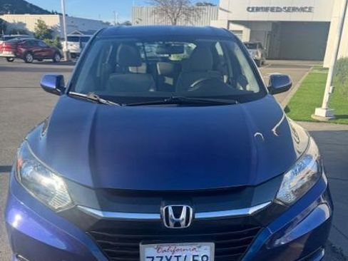 Used 2017 Honda HR-V LX image 2