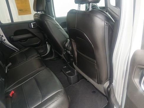 Used 2023 Jeep Wrangler Unlimited Sahara AWD/4WD image 19