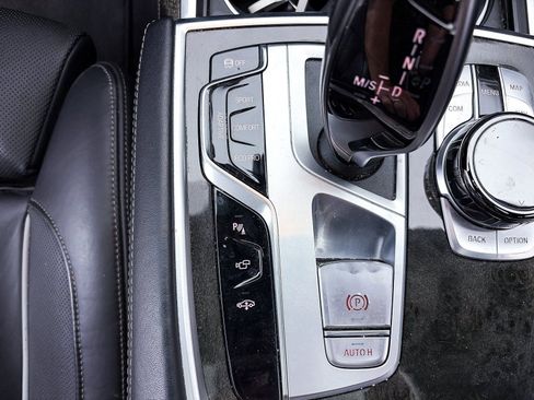 Used 2022 BMW 750i xDrive w/ Luxury Rear Seating Package image 30