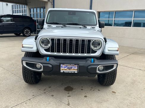 Used 2024 Jeep Wrangler Unlimited Sahara AWD/4WD image 2