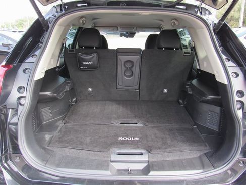 Used 2020 Nissan Rogue SV image 4