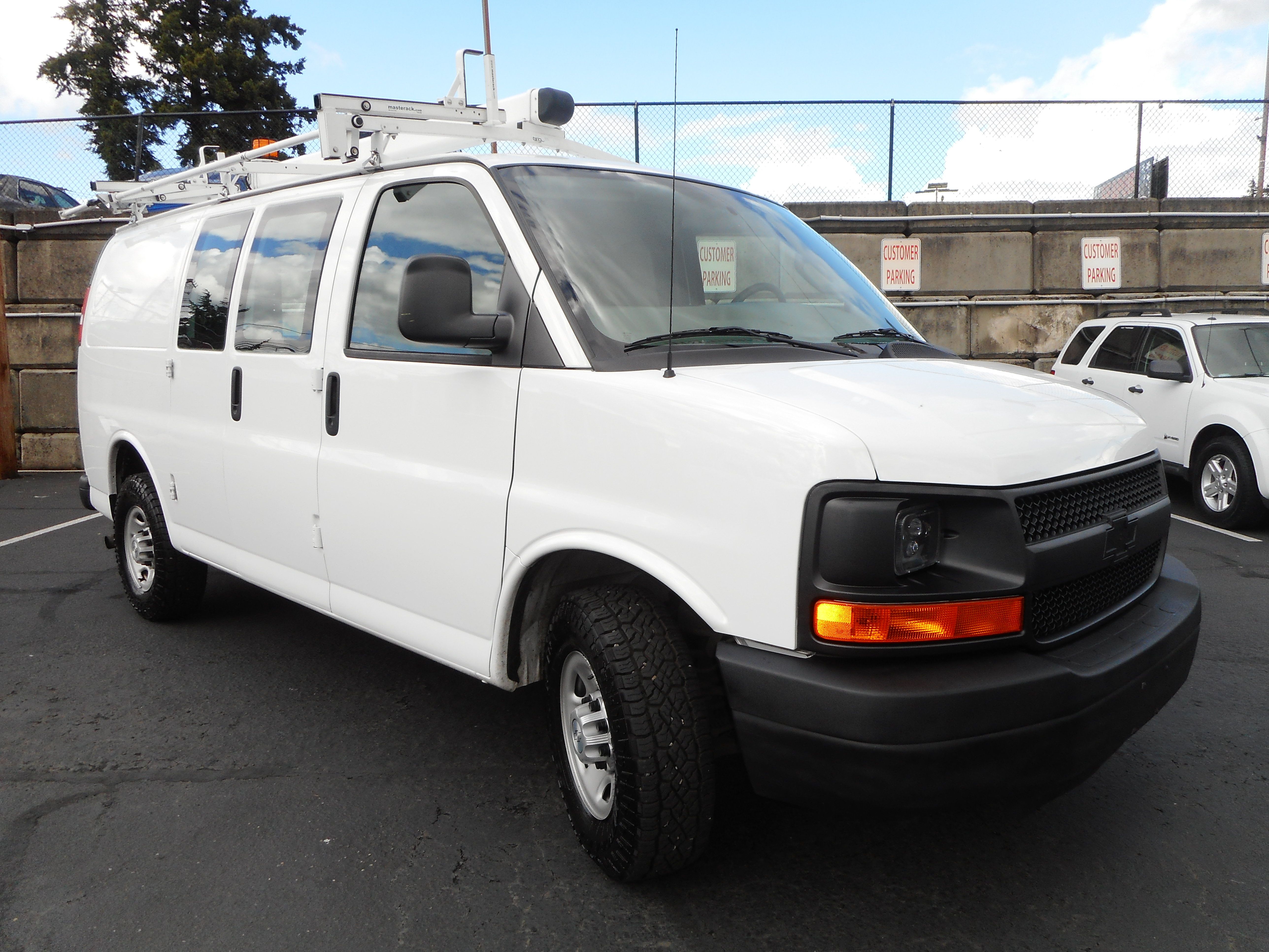Used 2016 Chevrolet Express 2500 RWD image 1