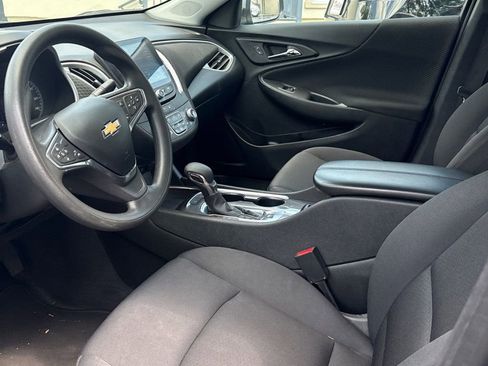 Used 2025 Chevrolet Malibu LT FWD image 2