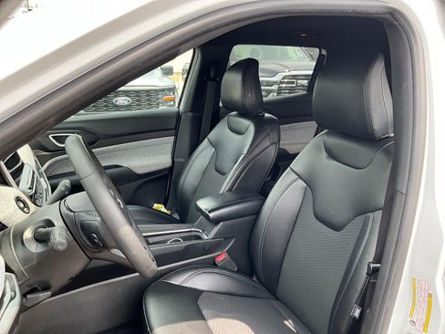 Used 2024 Jeep Compass Latitude AWD/4WD image 19