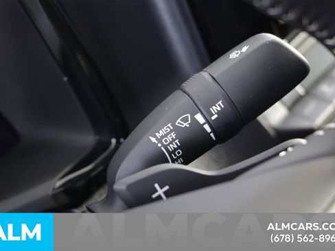 Used 2025 Toyota Camry SE image 29