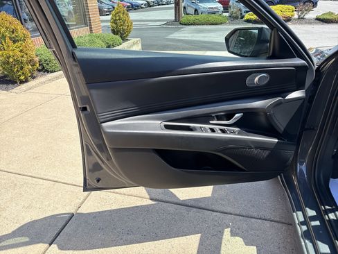 Certified 2023 Hyundai Elantra Limited FWD image 14