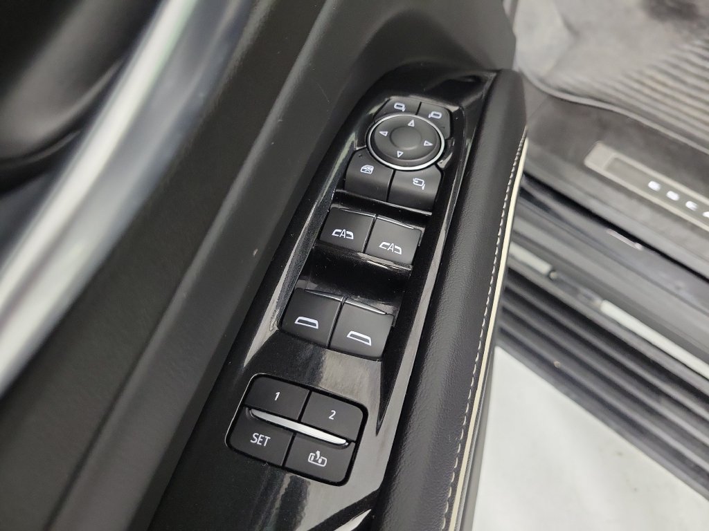 Used 2023 Cadillac Escalade ESV Premium Luxury w/ Performance Package RWD image 22