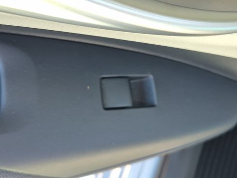 Used 2021 Toyota Corolla LE image 16