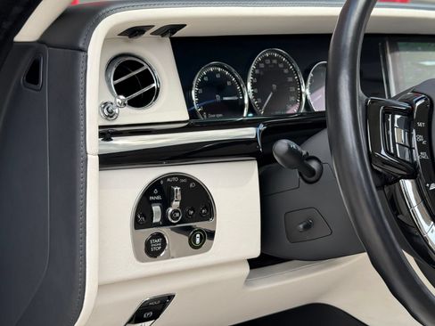 Used 2022 Rolls-Royce Phantom Sedan RWD image 28