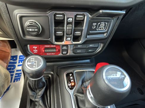 New 2025 Jeep Gladiator Rubicon w/ Convenience Group image 19