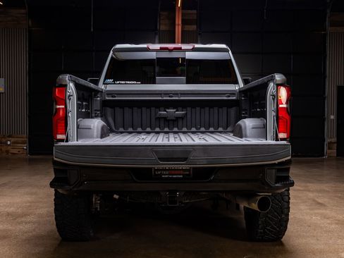 Used 2025 Chevrolet Silverado 2500 LTZ w/ LTZ Plus Package image 9