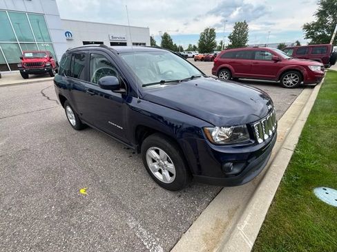 Used 2017 Jeep Compass Latitude FWD image 7