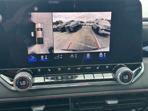 Certified 2024 Chevrolet Colorado Z71 w/ Z71 Convenience Package 2 image 30