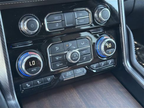 Used 2024 GMC Yukon Denali Ultimate image 12