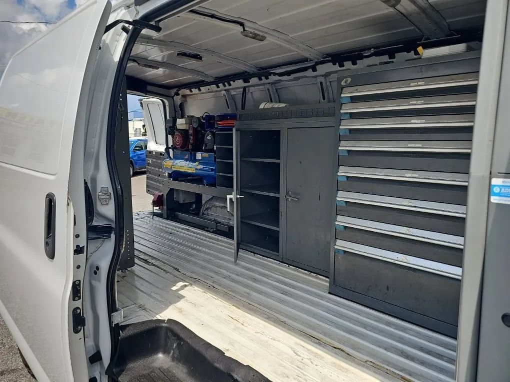 Used 2017 Chevrolet Express 3500 Extended RWD image 9