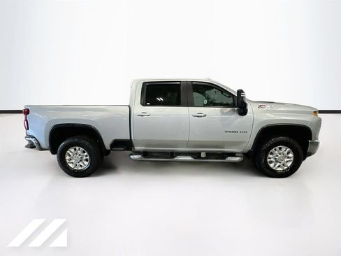 Used 2022 Chevrolet Silverado 2500 LT w/ Convenience Package AWD/4WD image 4