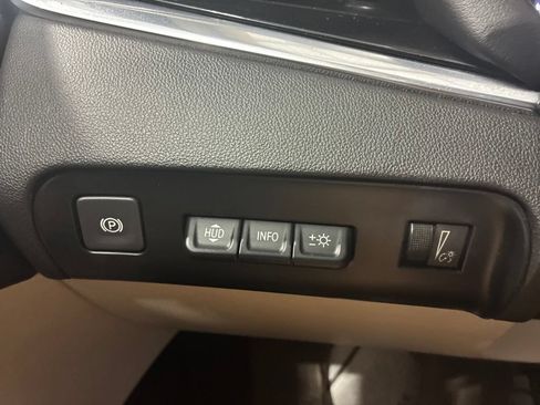 Used 2023 Buick Enclave Avenir w/ Avenir Technology Package FWD image 22