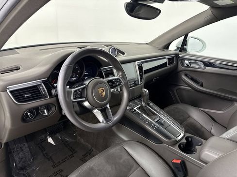 Used 2017 Porsche Macan AWD/4WD image 4