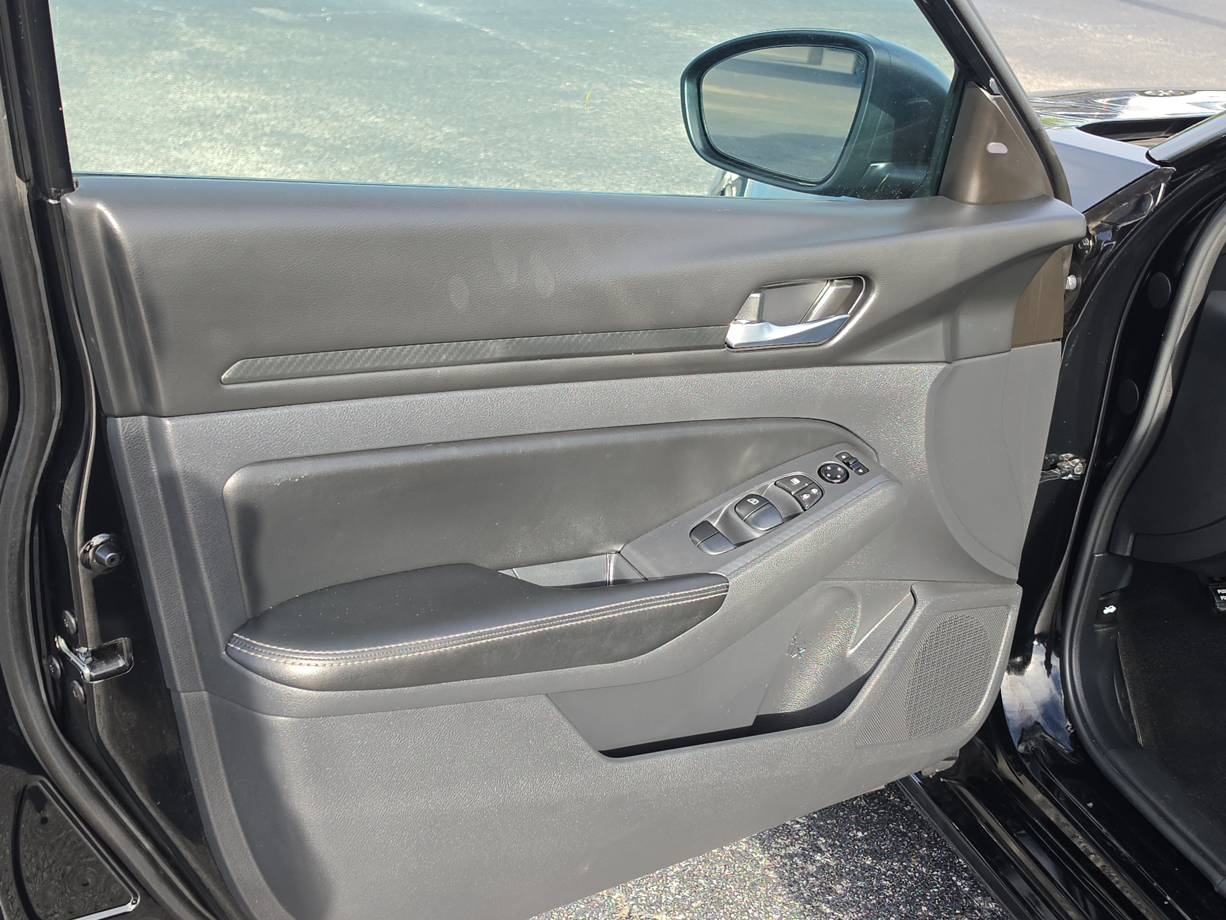 Used 2025 Nissan Altima 2.5 SV FWD image 16