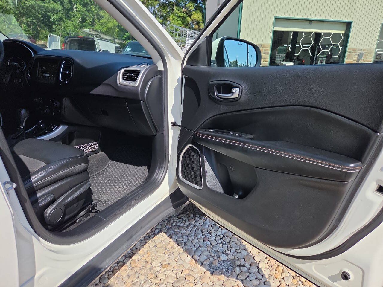 Used 2018 Jeep Compass Latitude w/ Popular Equipment Group AWD/4WD image 27