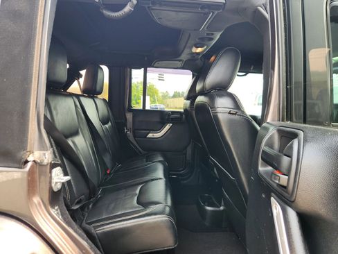 Used 2016 Jeep Wrangler Unlimited Sahara w/ Dual Top Group image 36