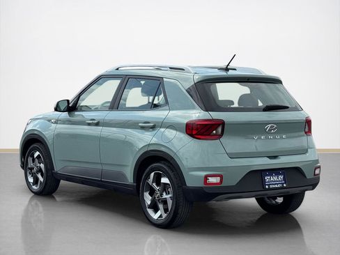 Used 2025 Hyundai Venue SEL image 5