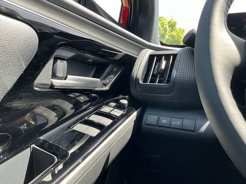 Used 2024 Subaru Solterra w/ Touring Package image 21