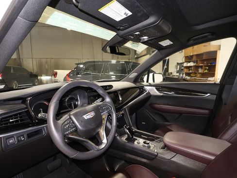 Certified 2024 Cadillac XT6 Premium Luxury AWD/4WD image 9
