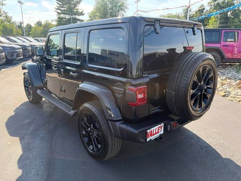 Used 2025 Jeep Wrangler Unlimited Sahara AWD/4WD image 5