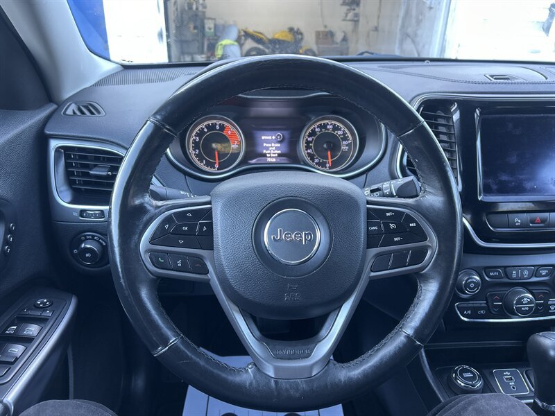 Used 2019 Jeep Cherokee Limited AWD/4WD image 13