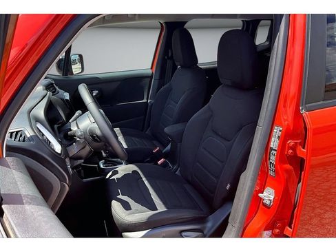 Used 2021 Jeep Renegade Latitude FWD image 33