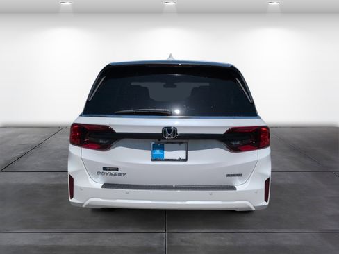 New 2026 Honda Odyssey Touring image 5