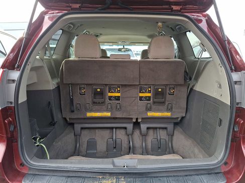 Used 2014 Toyota Sienna LE image 27
