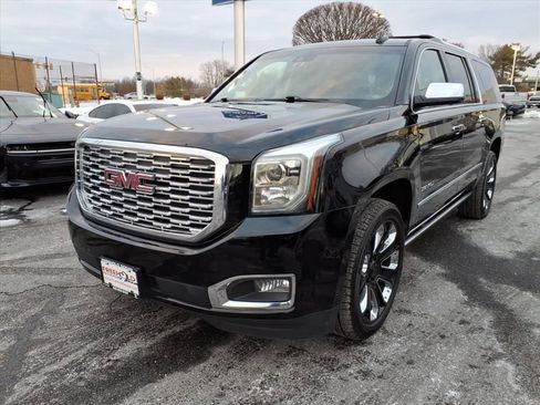 Used 2020 GMC Yukon XL Denali w/ Denali Ultimate Package AWD/4WD image 3