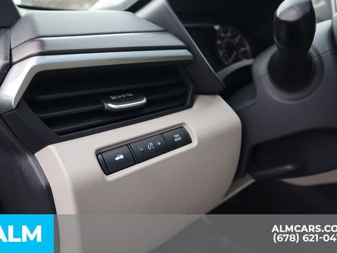 Used 2025 Nissan Altima 2.5 SV FWD image 11