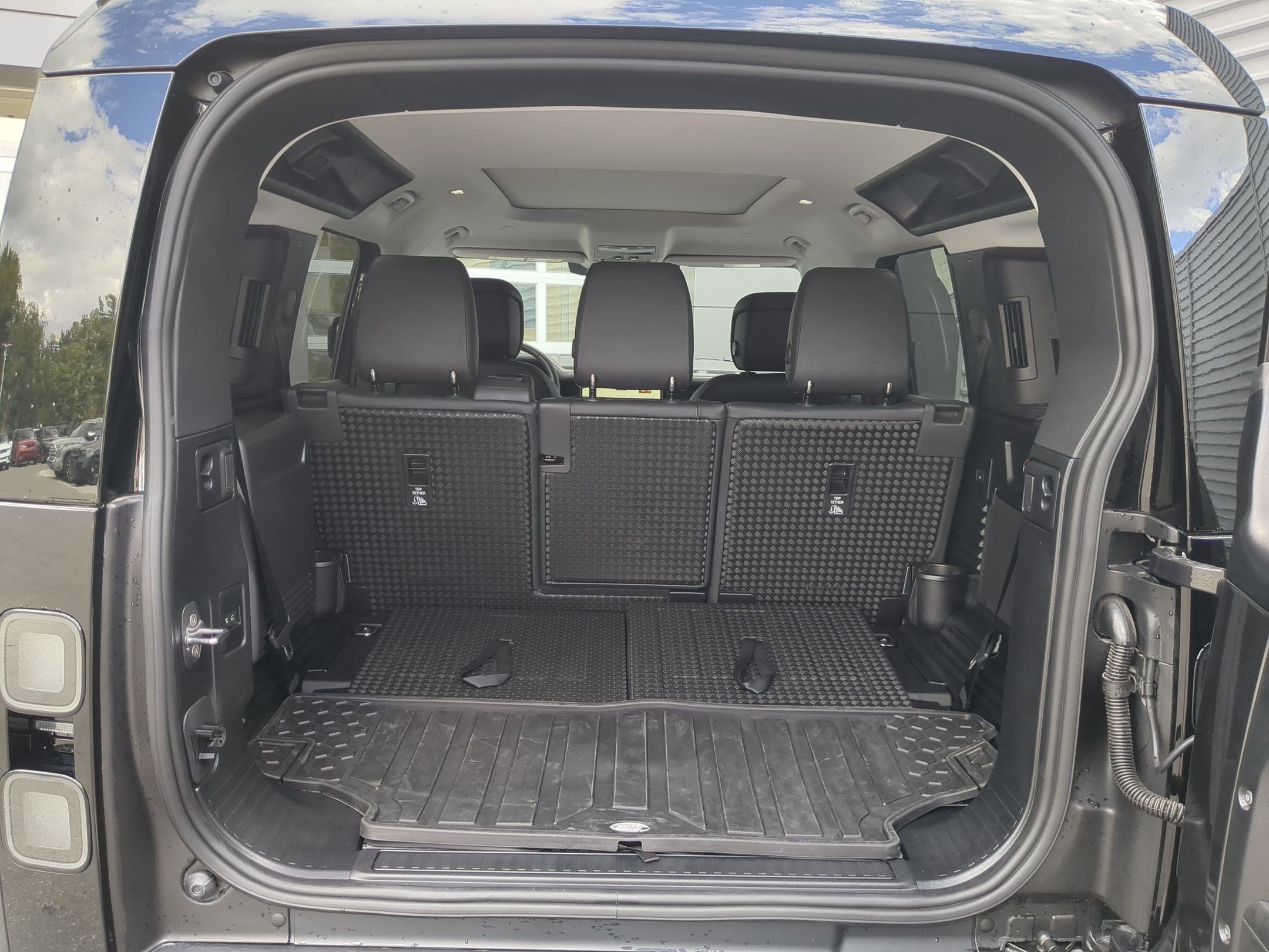 New 2026 Land Rover Defender 110 X-Dynamic SE AWD/4WD image 30