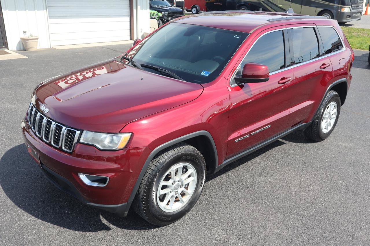 Used 2018 Jeep Grand Cherokee Laredo AWD/4WD image 11