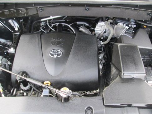 Used 2018 Toyota Highlander XLE image 25