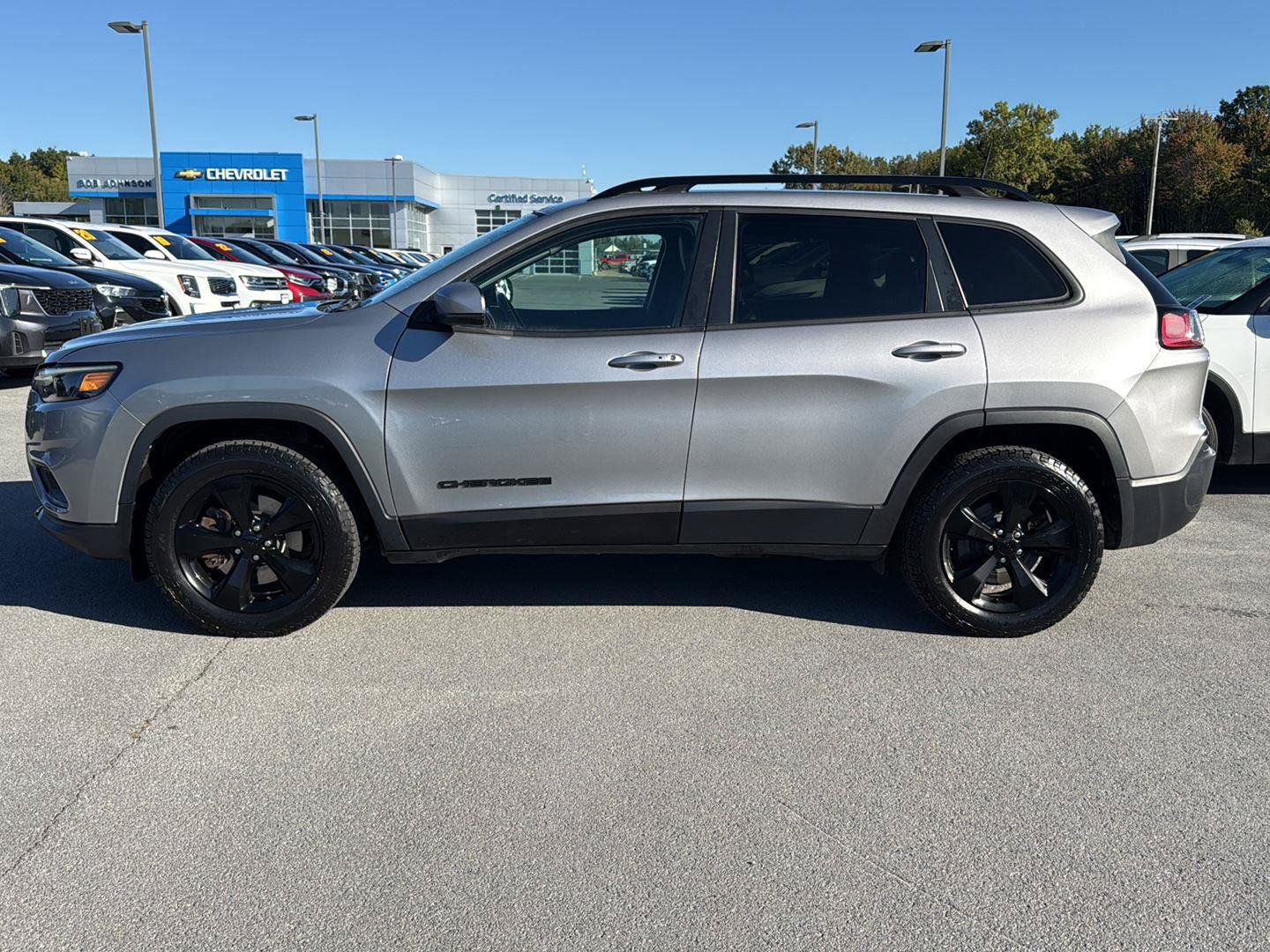 Used 2020 Jeep Cherokee Latitude Plus AWD/4WD image 4