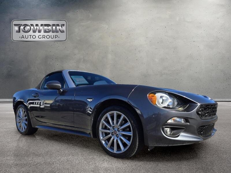 Used 2017 FIAT 124 Spider Lusso RWD image 2