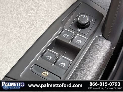 Used 2021 Volkswagen Tiguan SE w/ Panoramic Sunroof Package FWD image 25