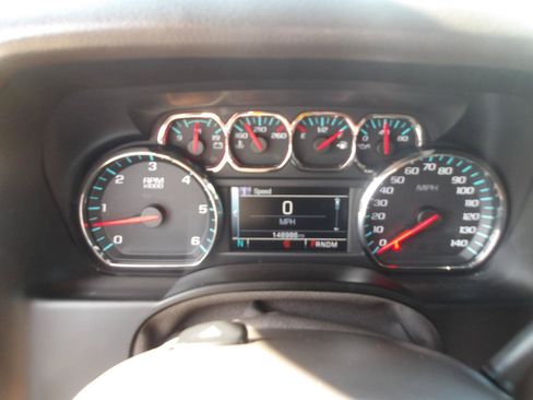 Used 2016 Chevrolet Suburban LT RWD image 21